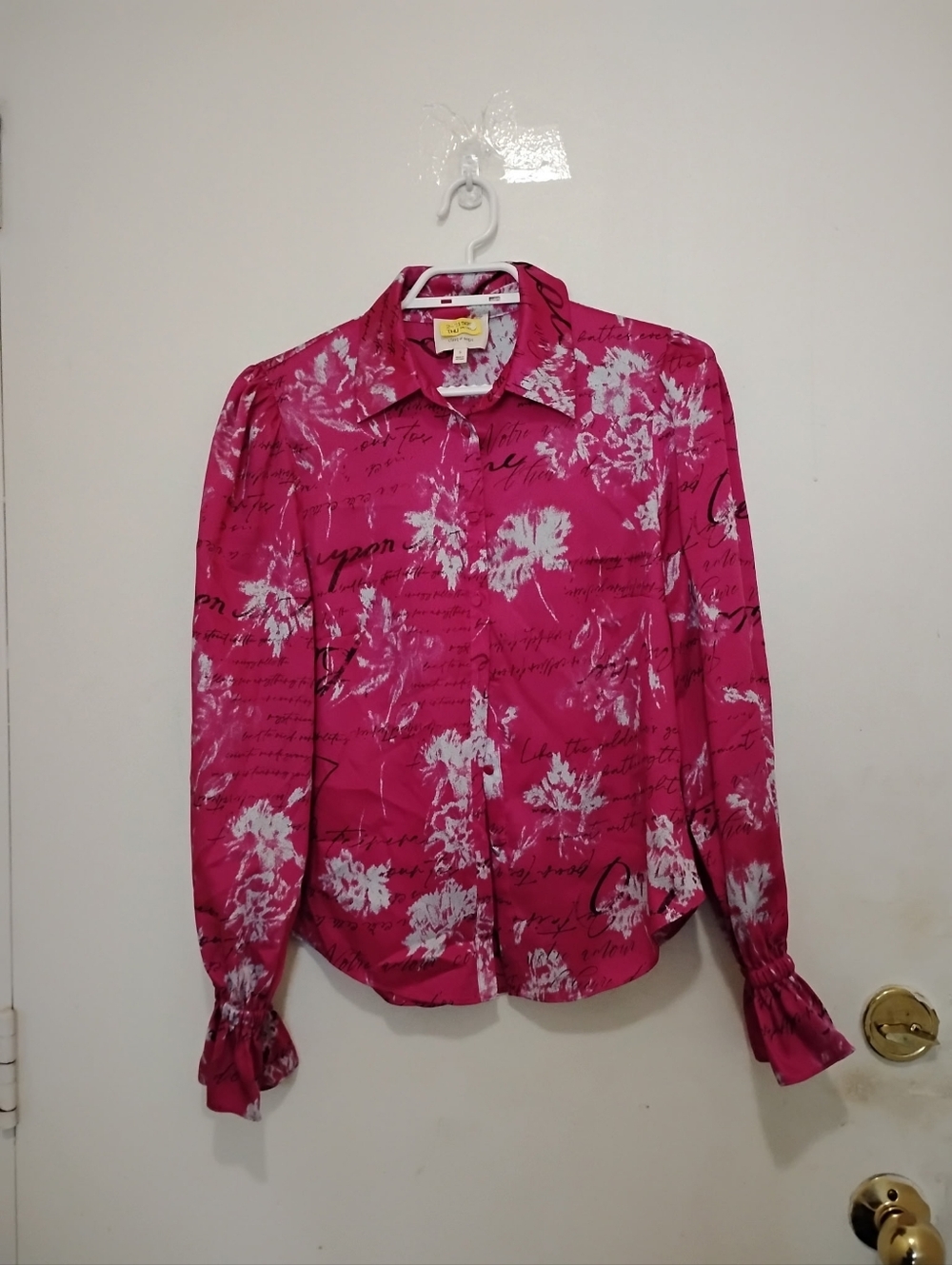 Cinq à Sept Pink Floral Script Blouse Size S Lightweight Statement Top